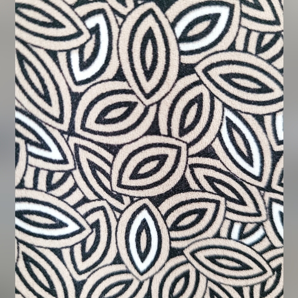 Dana Buchman Tunic Top Blouse V-Neck Womans Size S 3/4 Sleeve Geometric Design - Picture 4 of 11